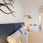 Guesthost - Spacious Flat X4 With Patio And Garden