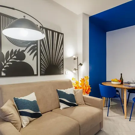 Guesthost - Spacious Flat With Patio And Garden