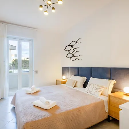 Apartamento Guesthost - Spacious Flat With Patio And Garden Otranto