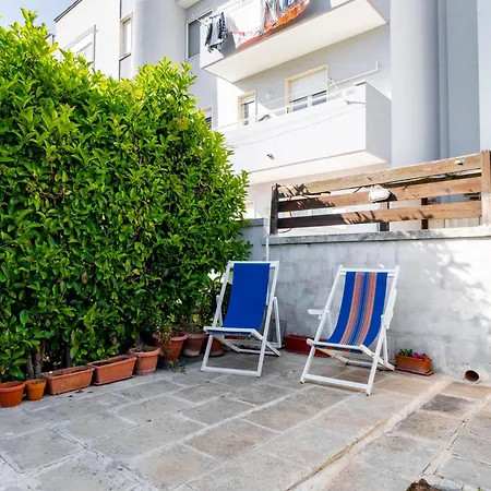 Guesthost - Spacious Flat With Patio And Garden Apartamento