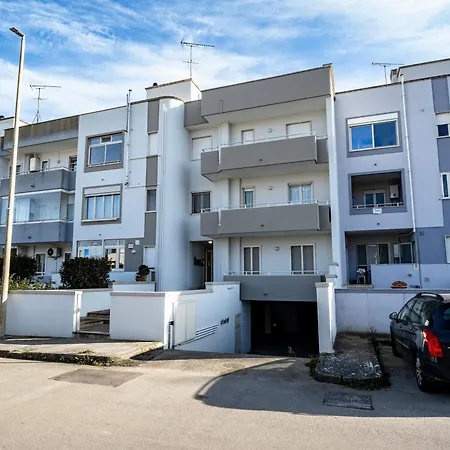 Guesthost - Spacious Flat X4 With Patio And Garden Otranto