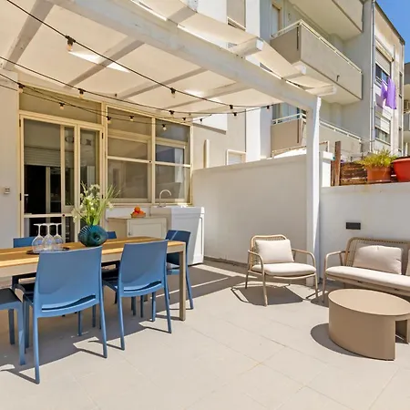 Apartamento Guesthost - Spacious Flat With Patio And Garden