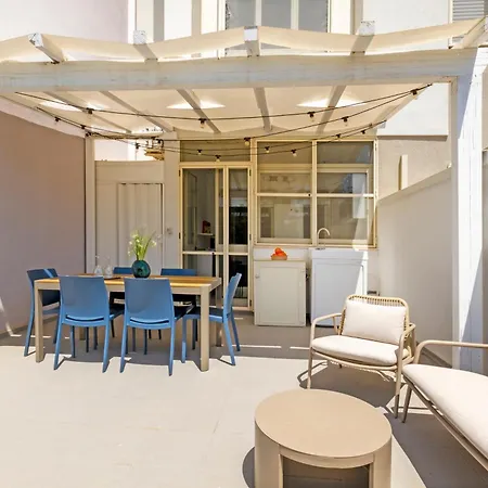 Apartamento Guesthost - Spacious Flat With Patio And Garden Otranto