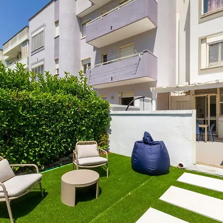 Guesthost - Spacious Flat With Patio And Garden Apartamento *