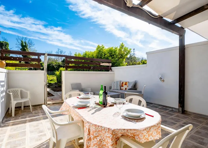 Apartman Guesthost - Spacious Flat X4 With Patio And Garden Otranto